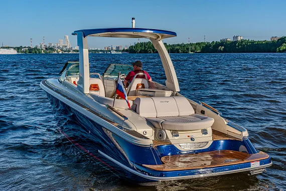 Chris-Craft_Launch_28GT_Moscow_Exterior_63.jpg