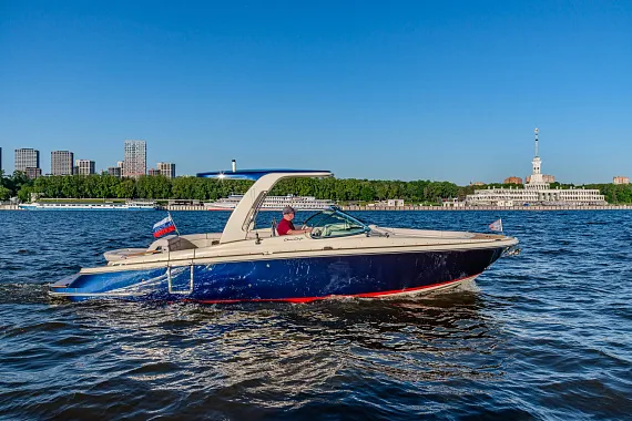 Chris-Craft_Launch_28GT_Moscow_Exterior_60.jpg