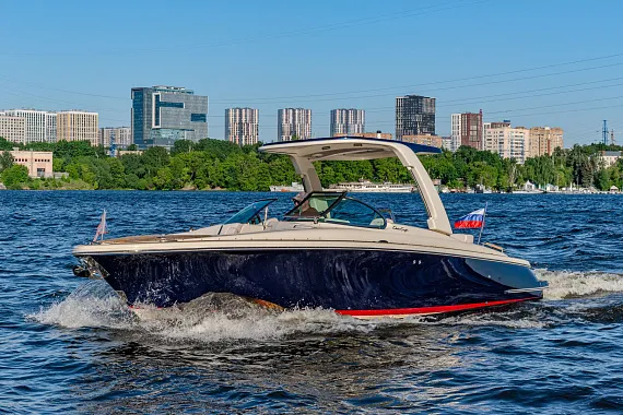 Chris-Craft_Launch_28GT_Moscow_Exterior_16.jpg